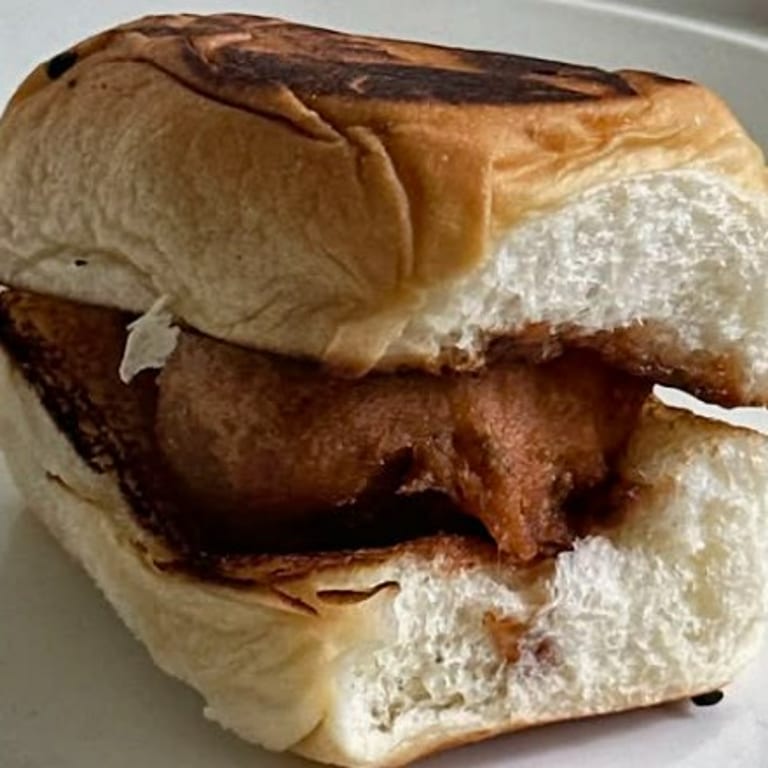 Delicious Vada Pav Experience